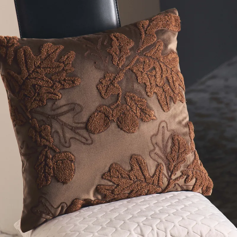 Сәндік жастық, 45х45 см, барқыт, қоңыр, Емен жаңғақтары, Velvet