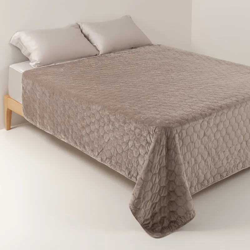 Покрывало, 220х240 см, стеганое, Соты, Lion, Stitch velvet