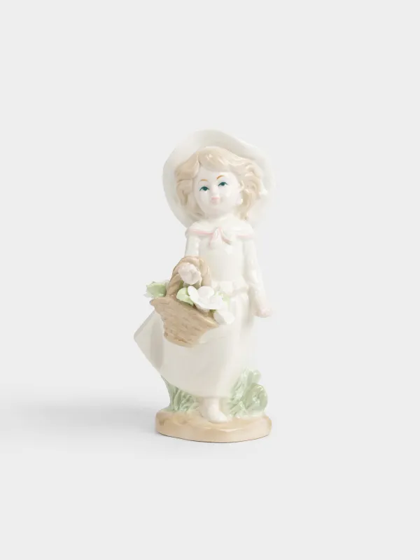 Мүсінше, 18 см, фарфор P, сүт түстес, Гүлдері бар қыз, Girl figurine, image-0