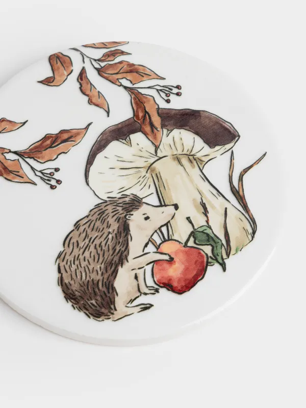 Подставка под кружку, 11 см, круглая, керамика D/пробка, белая, Еж и гриб, Forest hedgehog, image-1
