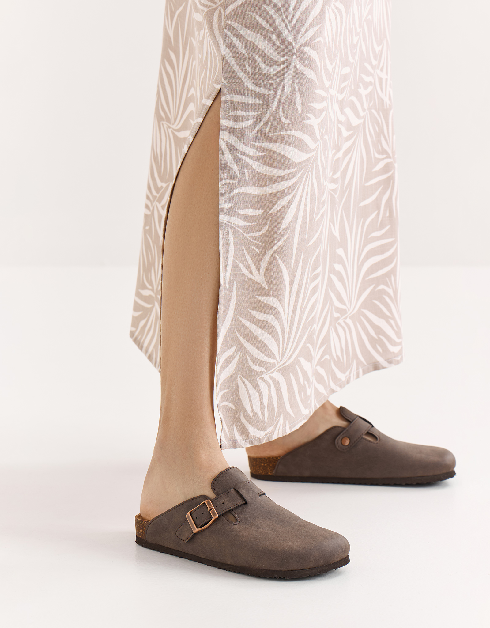 Тапочки женские, с застежкой, искусственная замша, коричневые, Clogs, image-6