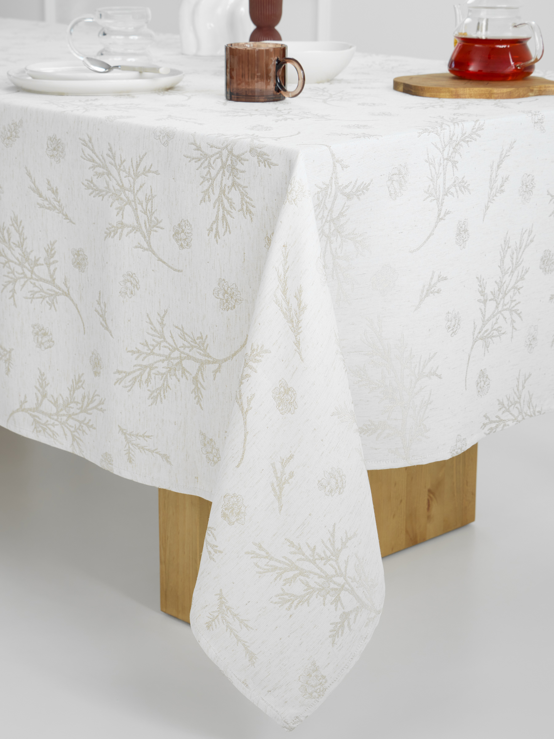 Скатерть, 160х160 см, жаккард, полиэстер, бежевая, Ветви и шишки, Conifer branches, image-3