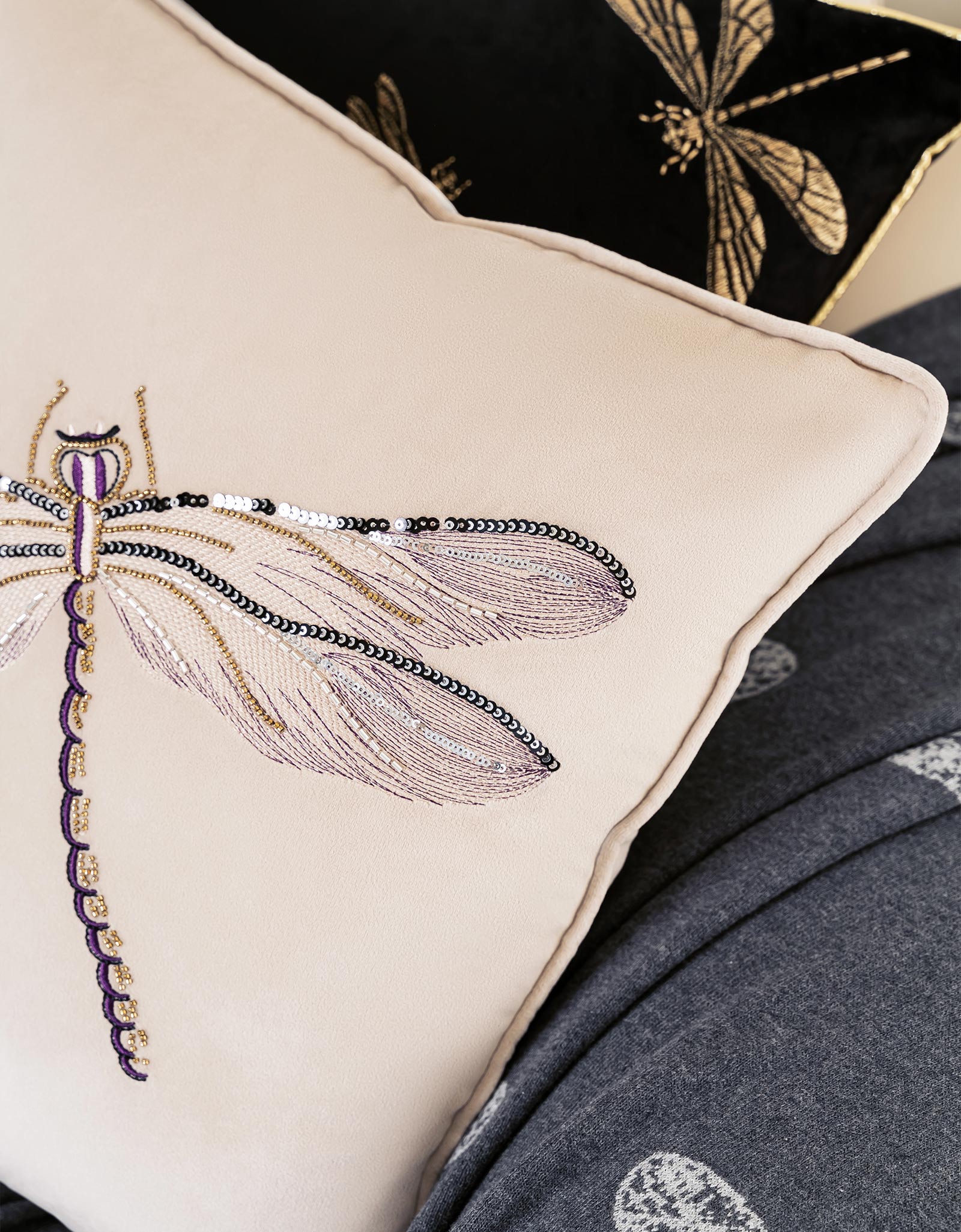 Подушка декоративная, 45х45, вельвет/бисер, бежевая, Стрекоза, Dragonfly, image-2