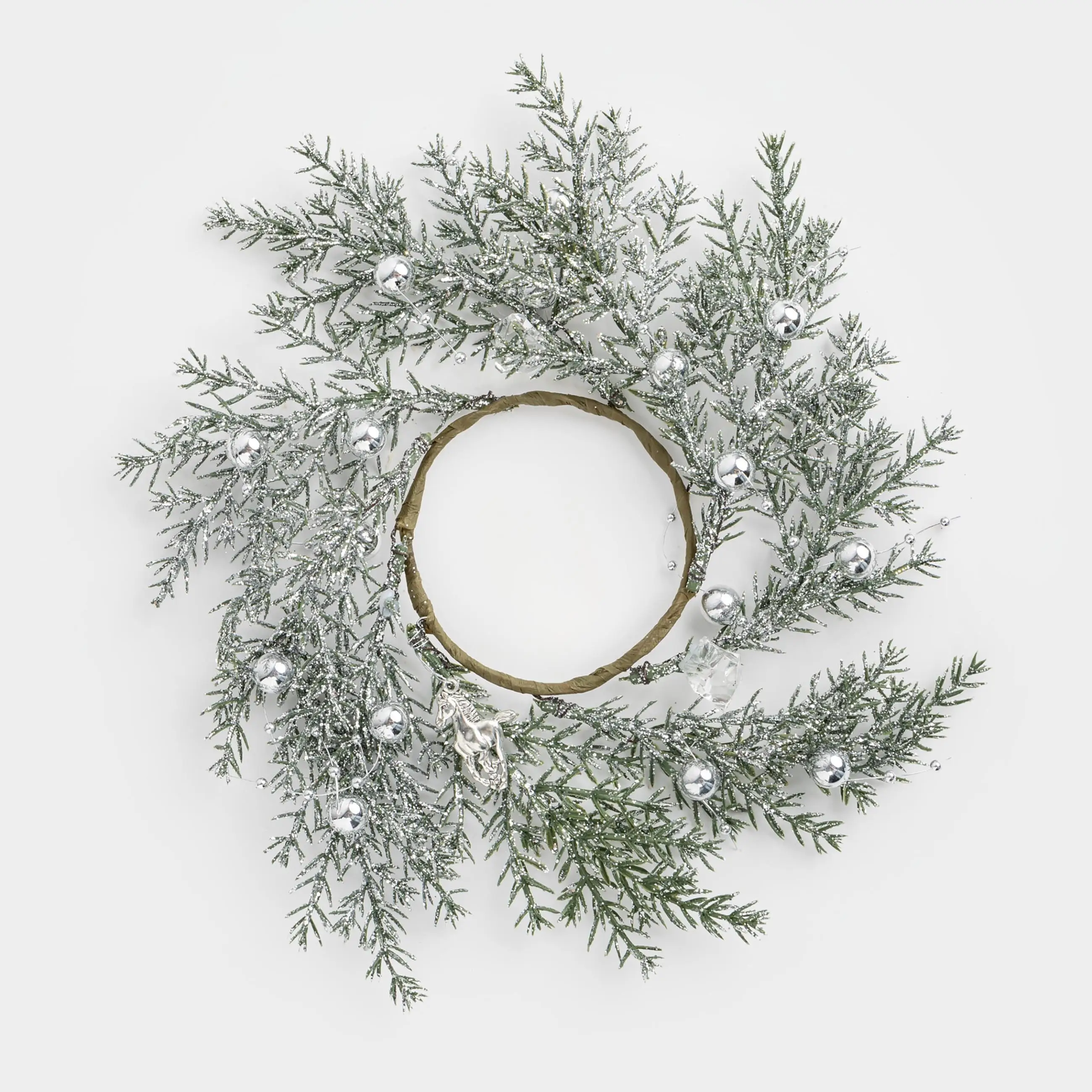 Венок декоративный, 10/26 см, пластик, Серебристая ель с лошадками, Conifer silver