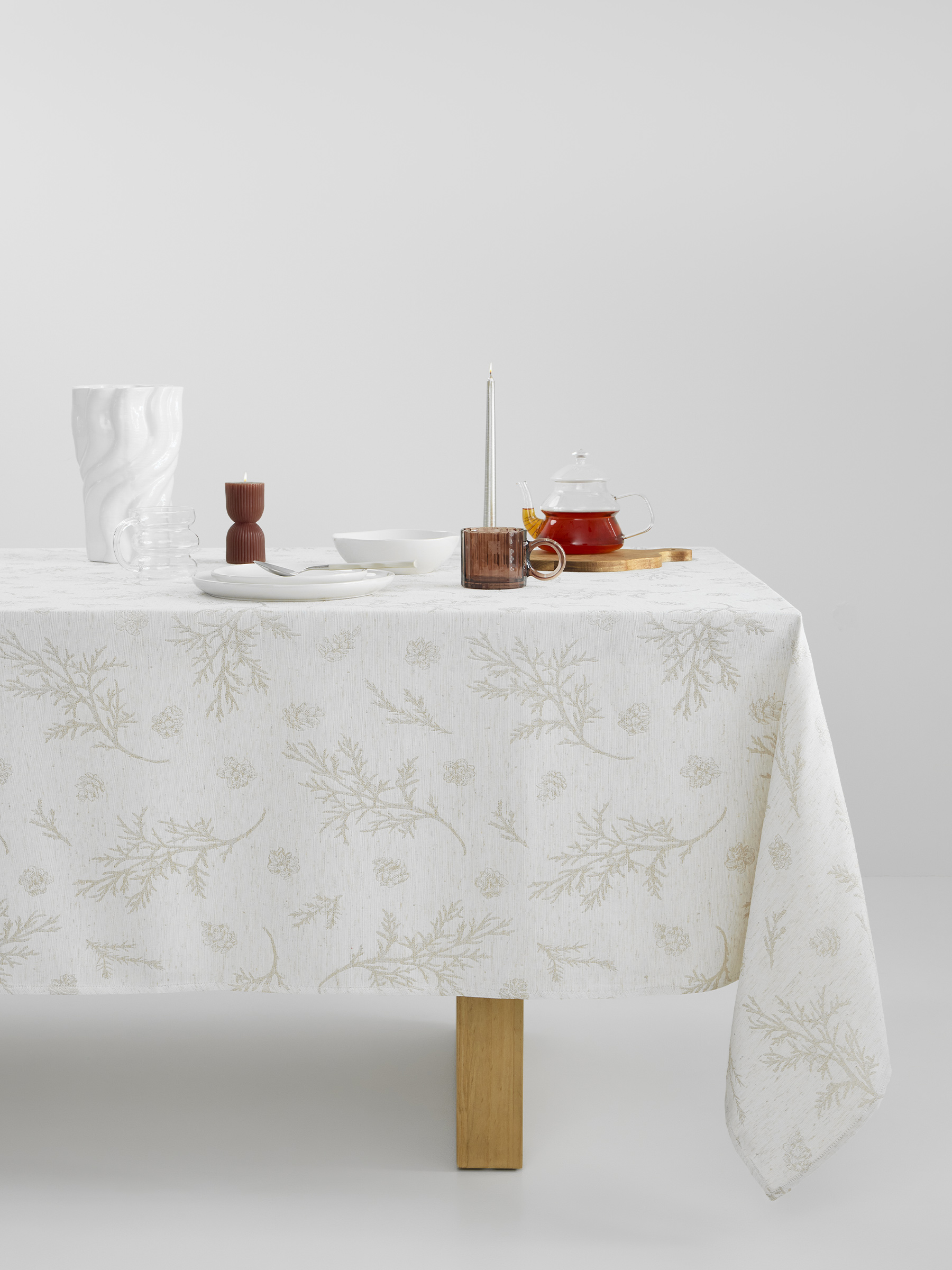 Скатерть, 160х160 см, жаккард, полиэстер, бежевая, Ветви и шишки, Conifer branches, image-0