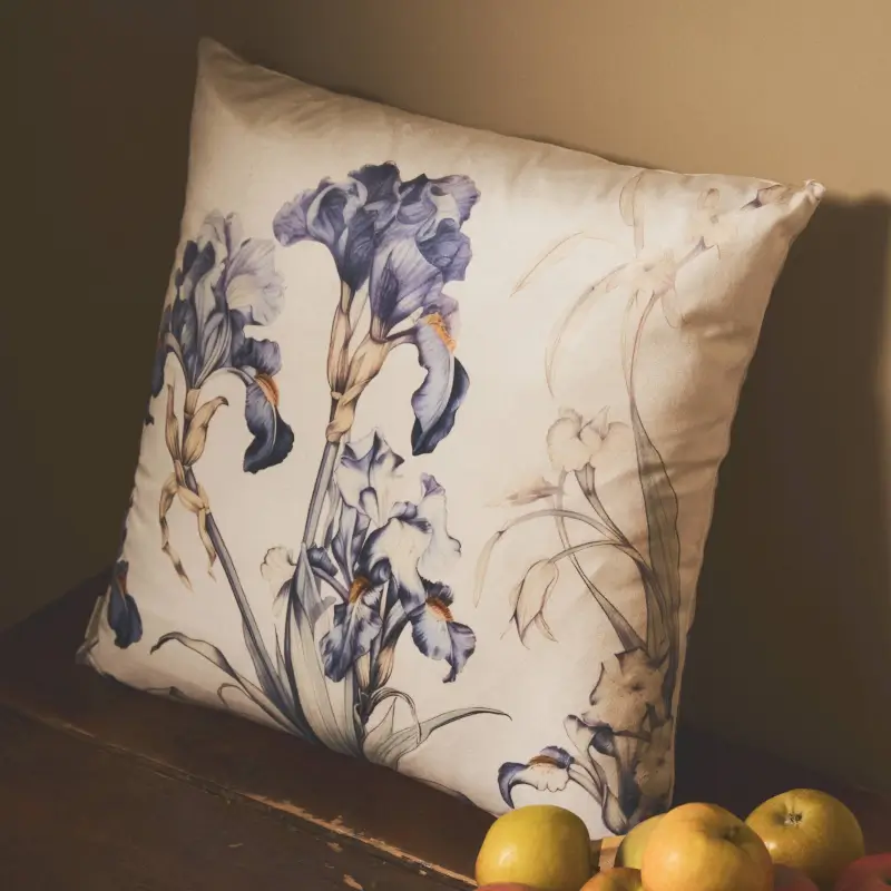 Подушка декоративная, 45х45 см, вельвет, молочная, Ирисы, Iris garden, image-0
