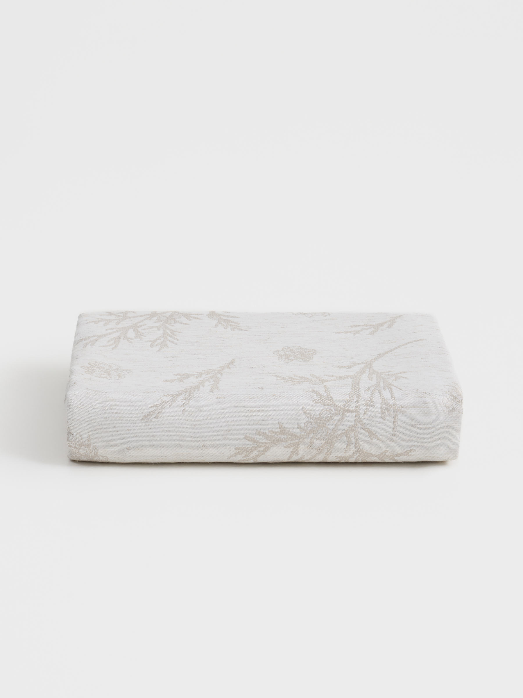 Скатерть, 160х160 см, жаккард, полиэстер, бежевая, Ветви и шишки, Conifer branches, image-7