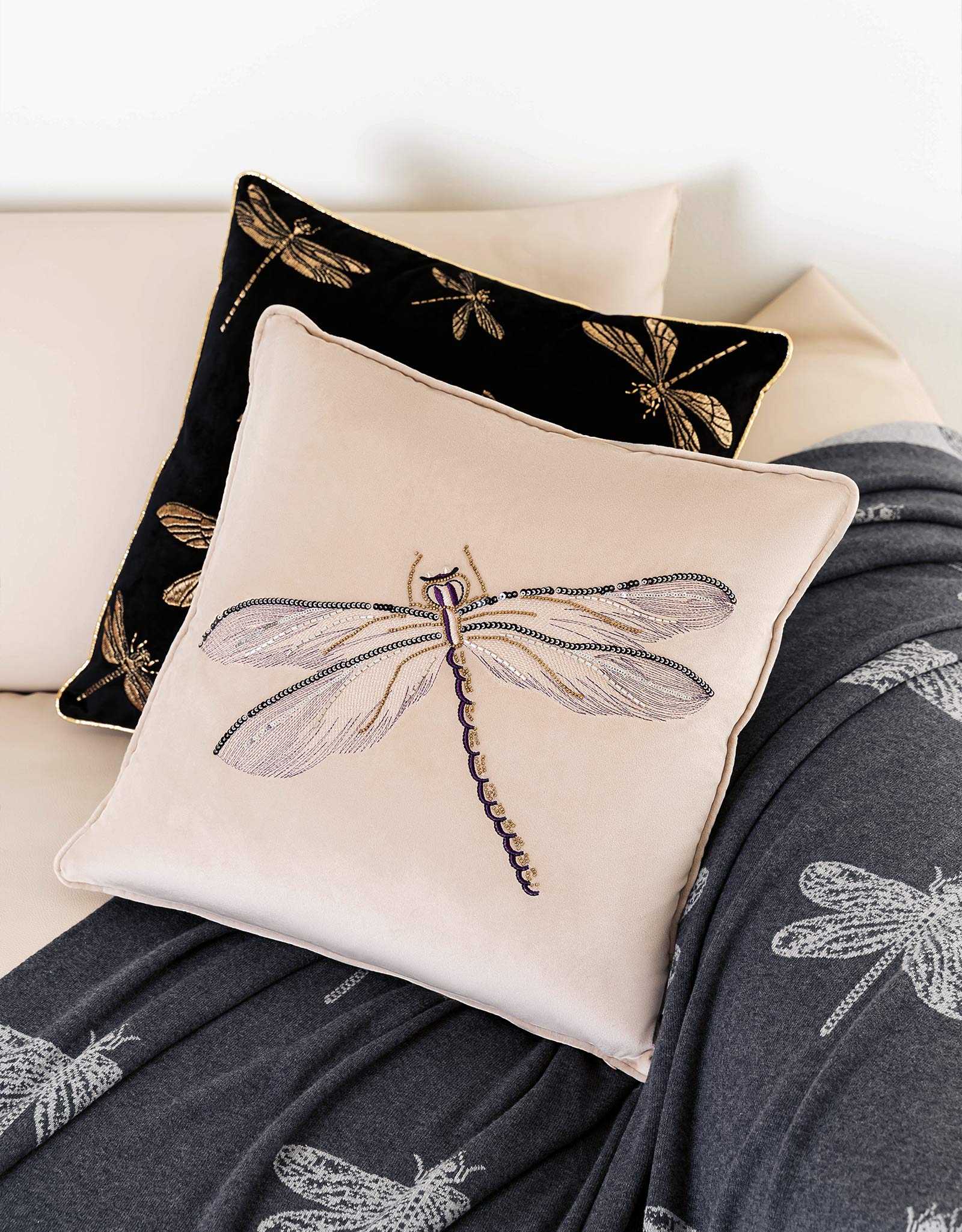 Подушка декоративная, 45х45, вельвет/бисер, бежевая, Стрекоза, Dragonfly, image-1
