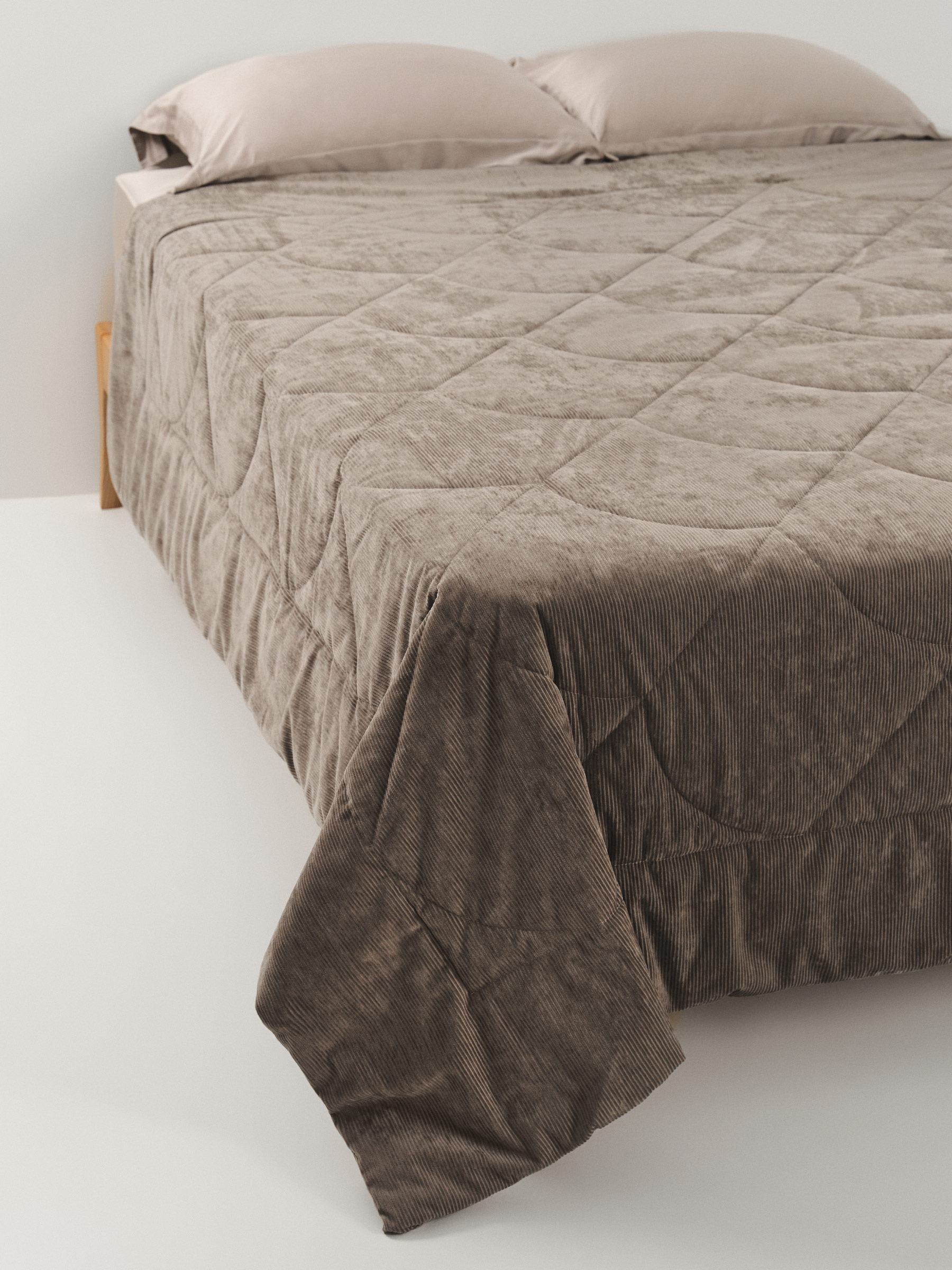Покрывало, 220х240 см, стеганое вельвет/микрофибра, песочное, Полосы, Stitch velvet, image-0