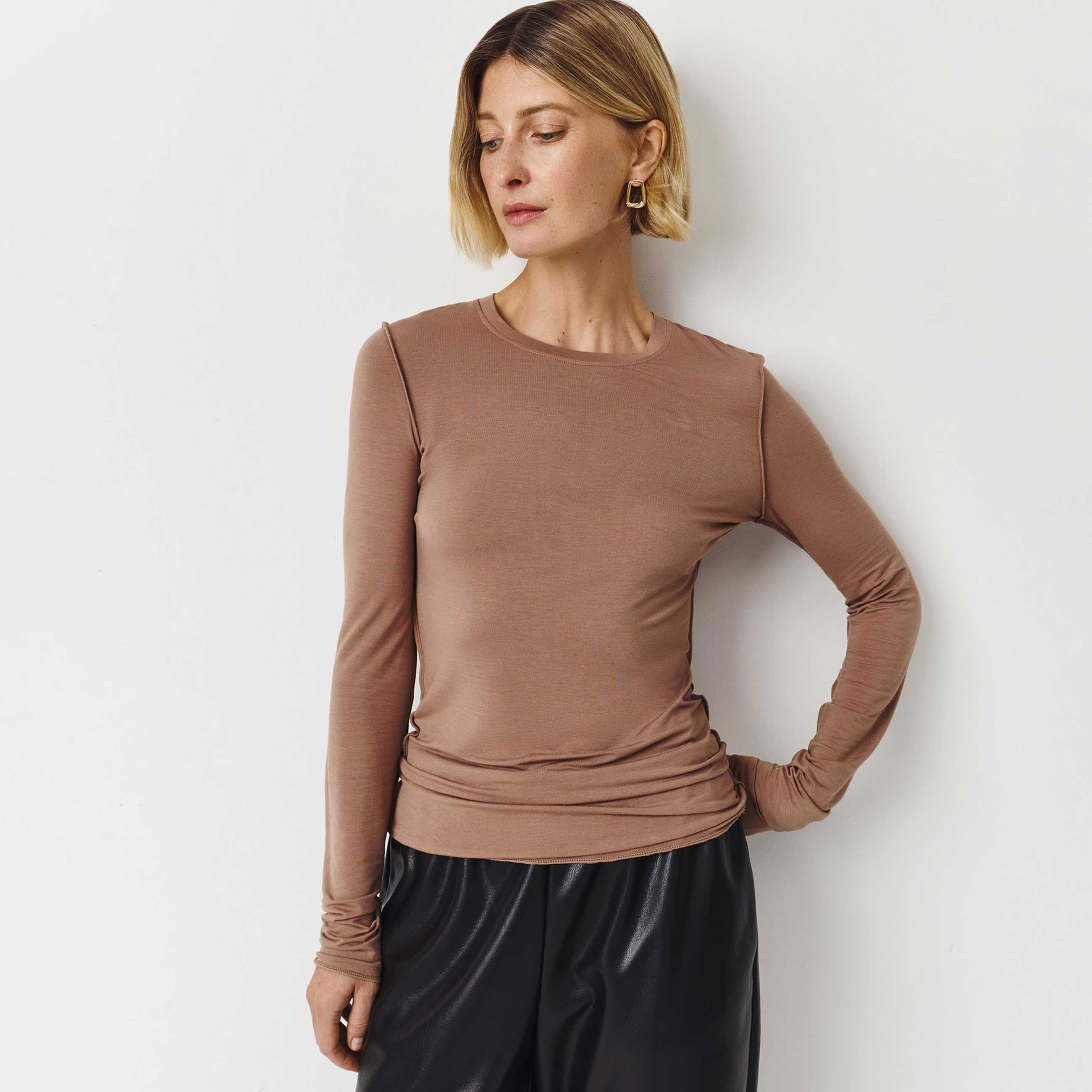 Коричневый