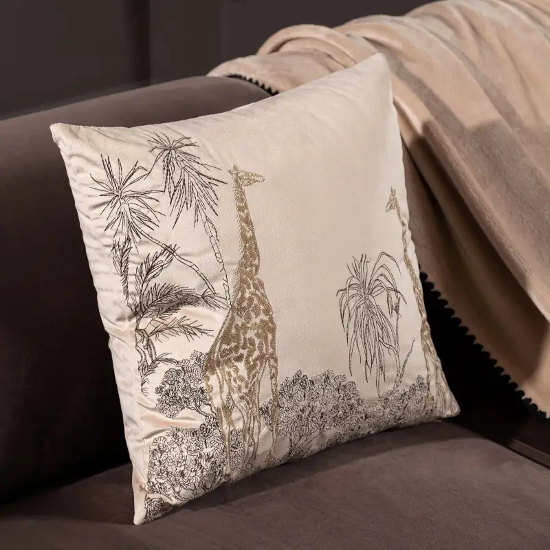 Подушка декоративная, 45х45 см, вельвет, песочная, Жирафы, Tropical oasis ,image-0