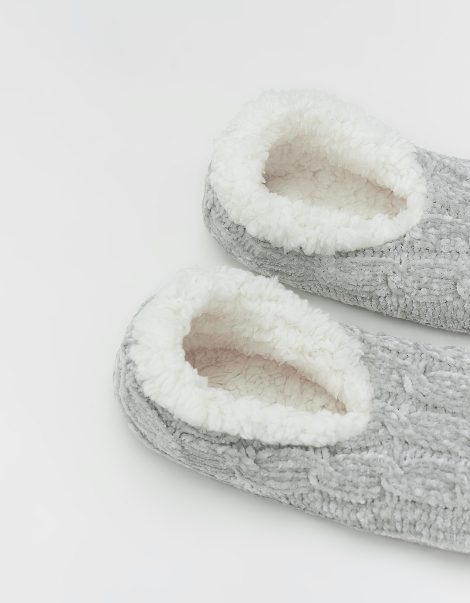 Тапочки-носки женские, домашние, шенилл/шерпа, серые, Косы, Knitted soft, image-2