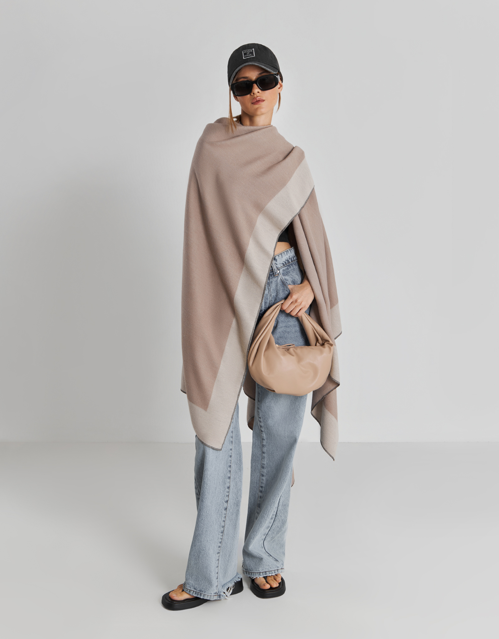 Пончо, 160х135 см, полиэстер/вискоза, бежевое, Полосы, Poncho, image-0