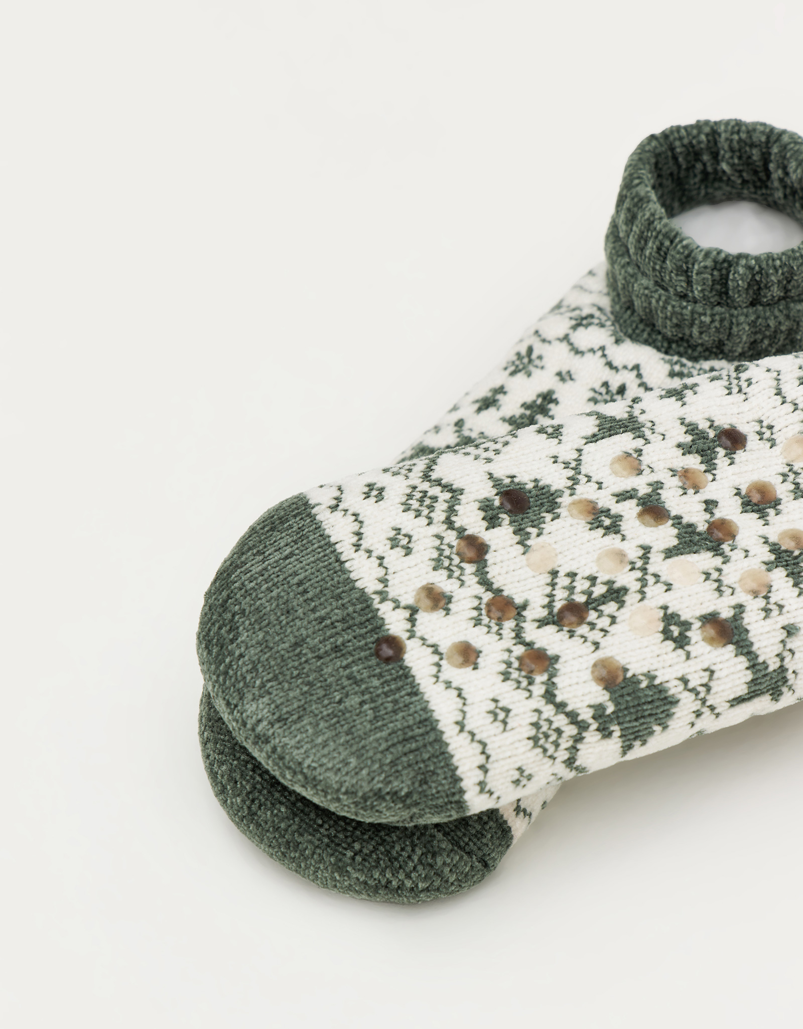Носки женские, домашние, шенилл/шерпа, бело-зеленые, Зимний узор, Hot winter, image-2