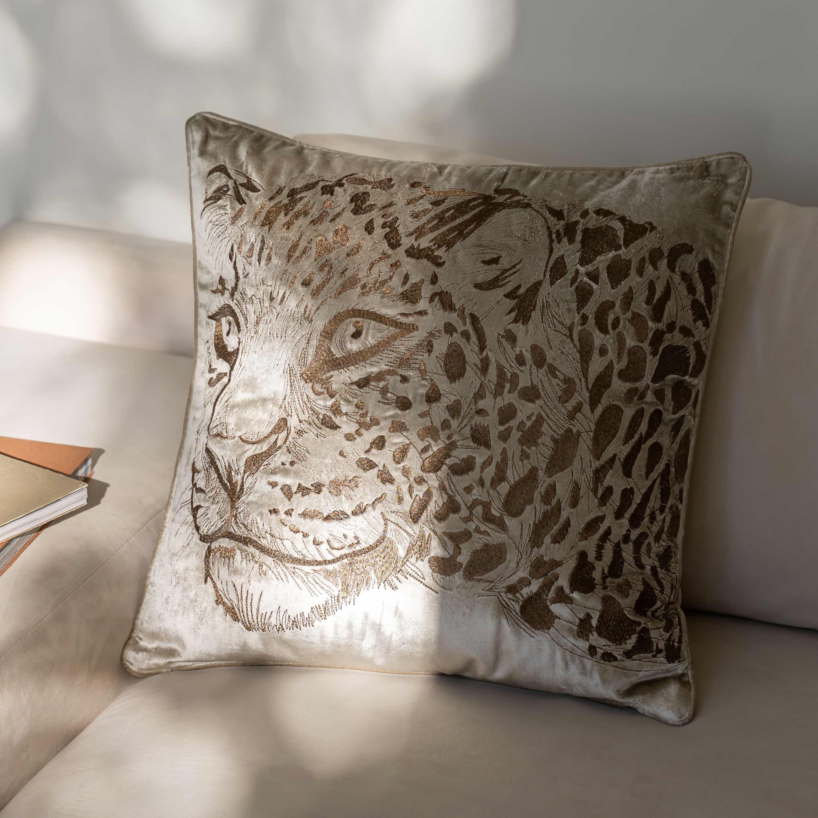 Сәндік жастық, 50х50 см, барқыт, сарғылт-қоңыр, Ягуар, Panther, image-0