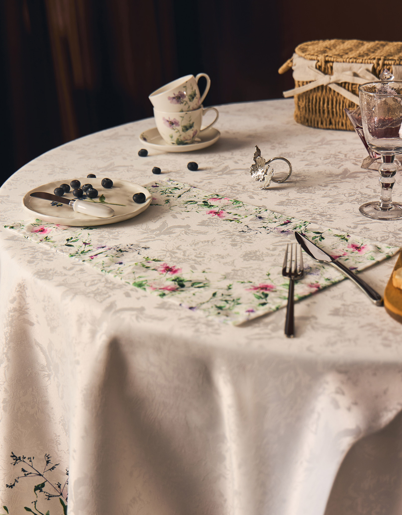 Салфетка под приборы, 30x45 см, жаккард, полиэстер, белая, Весенние цветы, Petal serenity, image-1