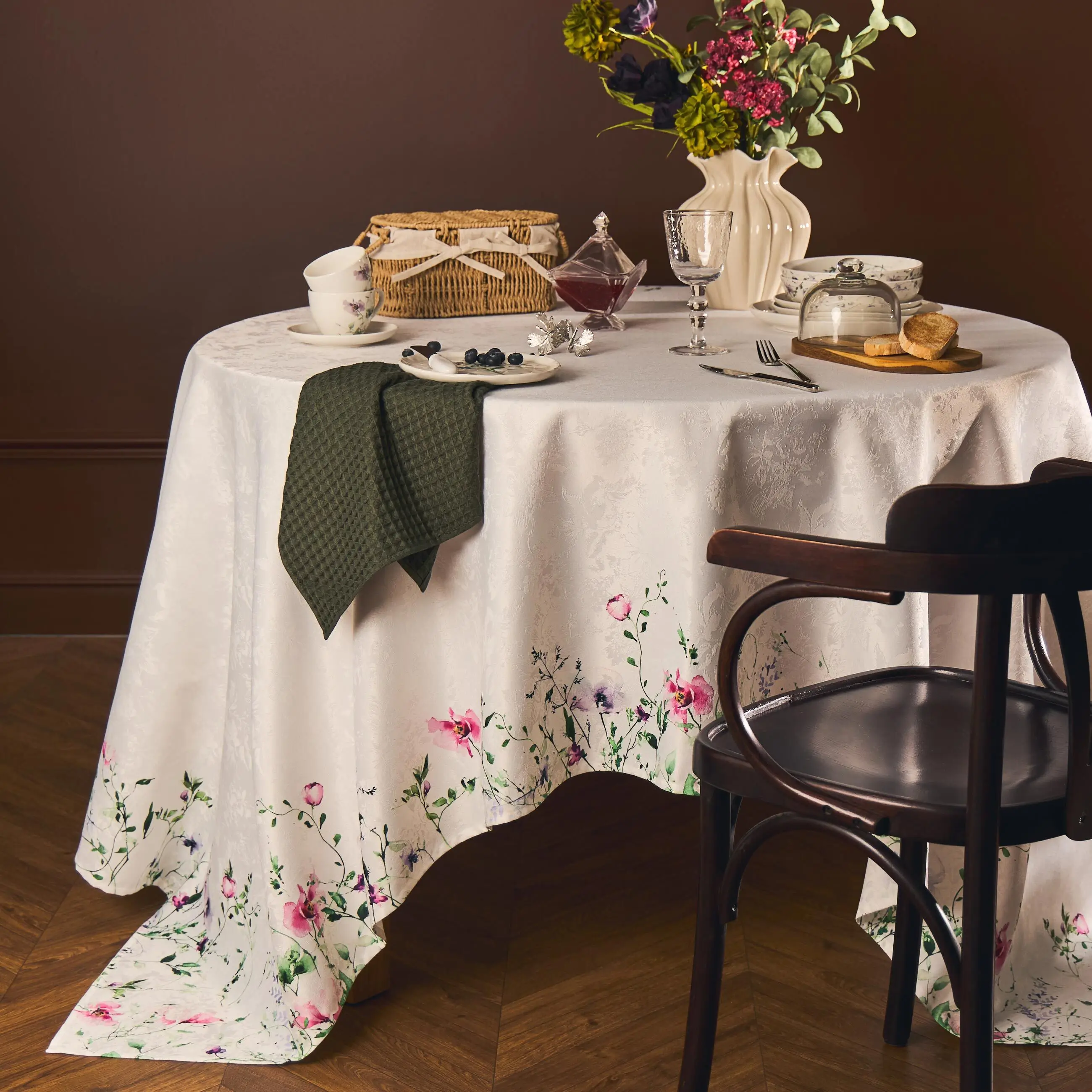 Дастархан, 170х250 см, жаккард, полиэстер, ақ, Көктемгі гүлдер, Petal serenity