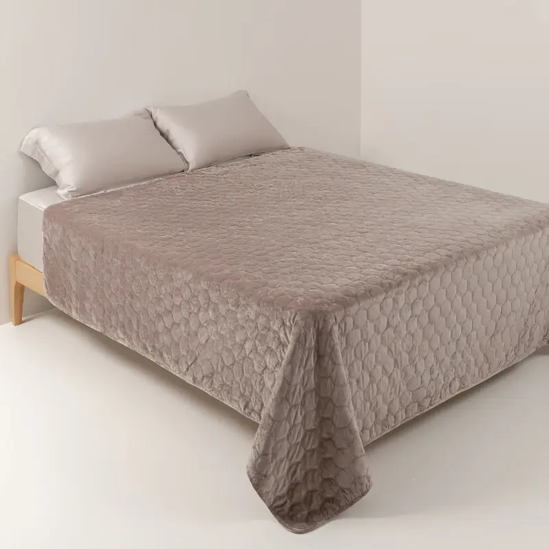 Покрывало, 220х240 см, стеганое, вельвет/микрофибра, коричневое, Соты, Lion, Stitch velvet