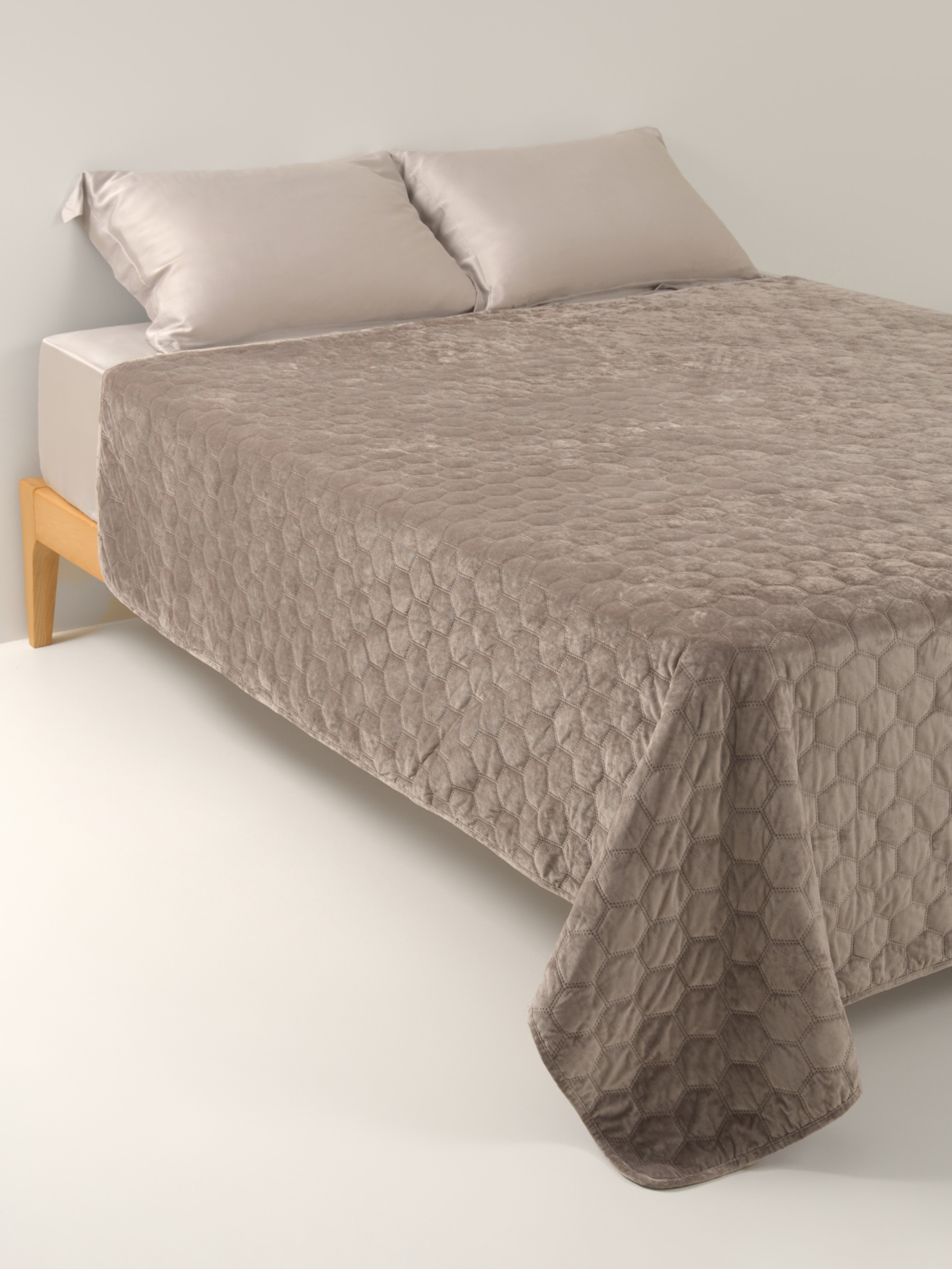 Төсек, 220х240 см, төсеніш, барқыт/микрофибра, қоңыр, Бал, Lion, Stitch velvet, image-0
