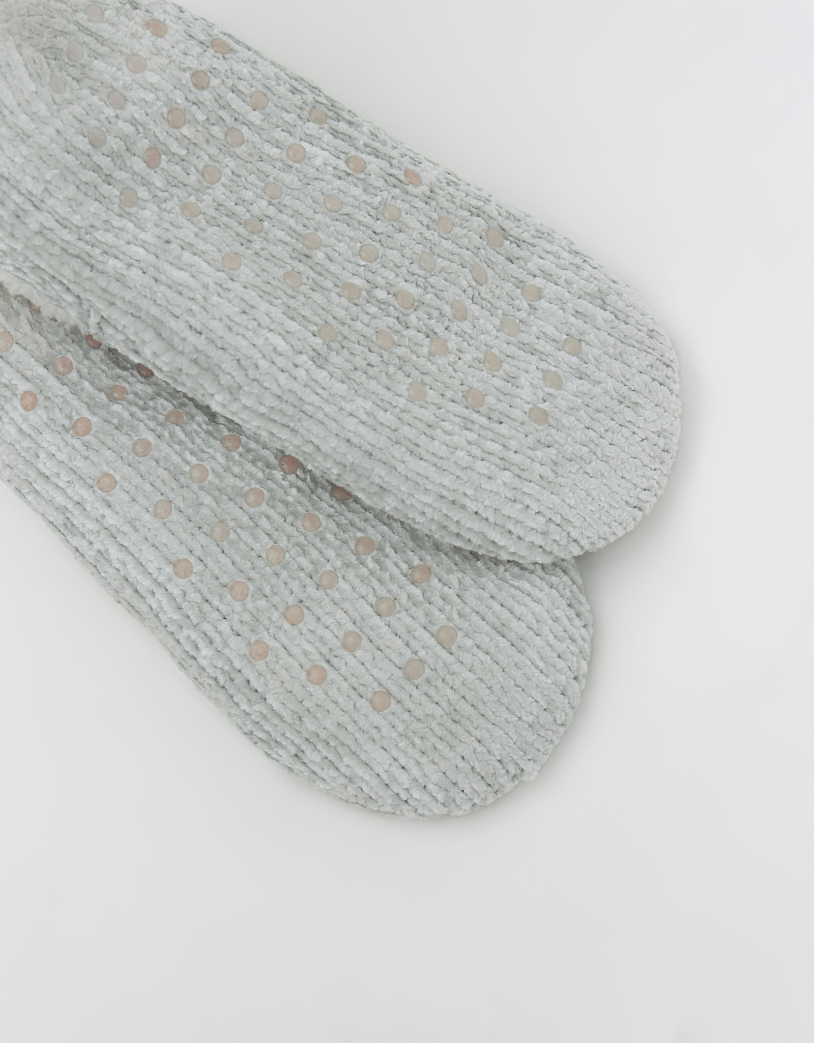 Тапочки-носки женские, домашние, шенилл/шерпа, серые, Косы, Knitted soft, image-3