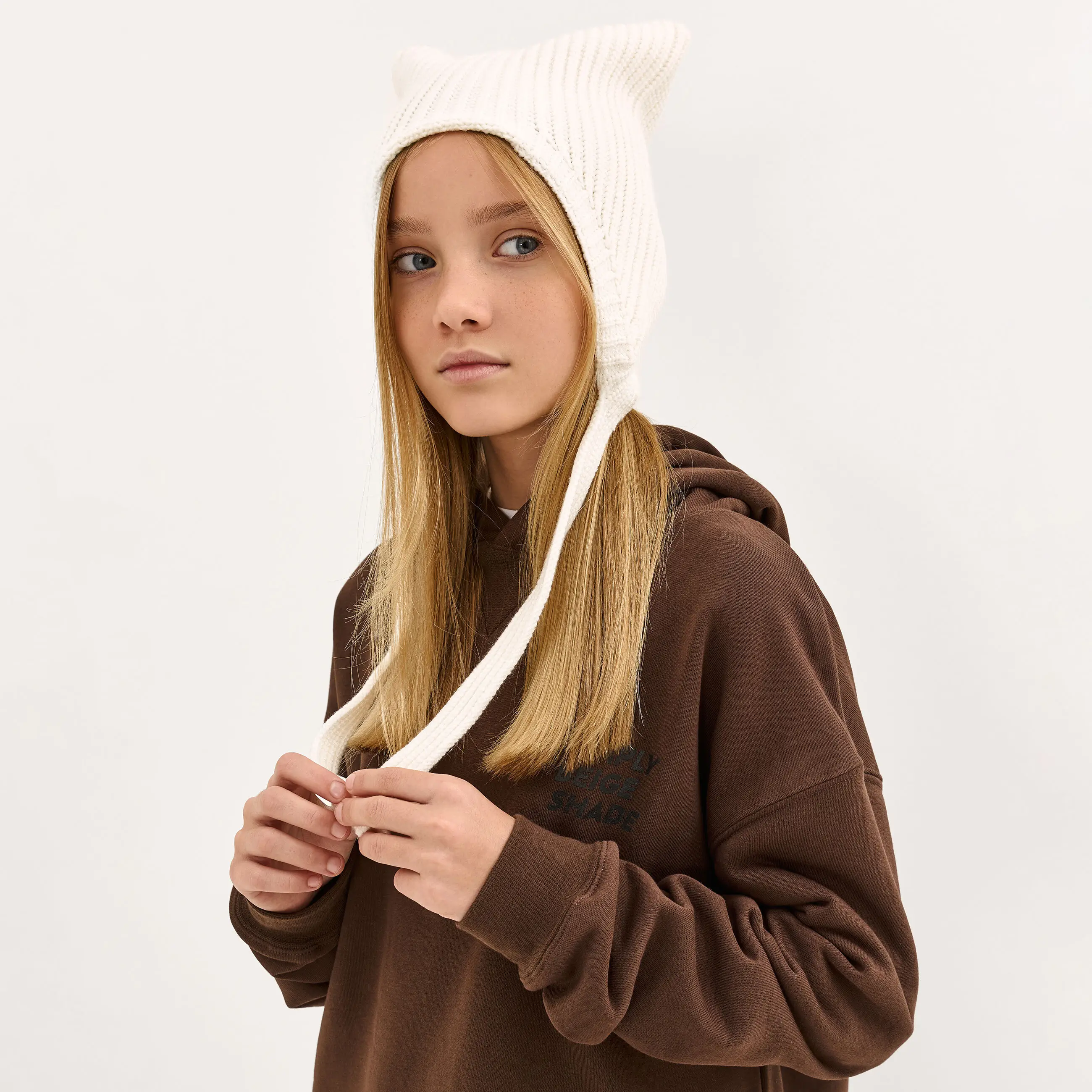 Шапка детская, единый размер, с завязками, вискоза/полиэстер/нейлон, экрю, Ушки, Knitting