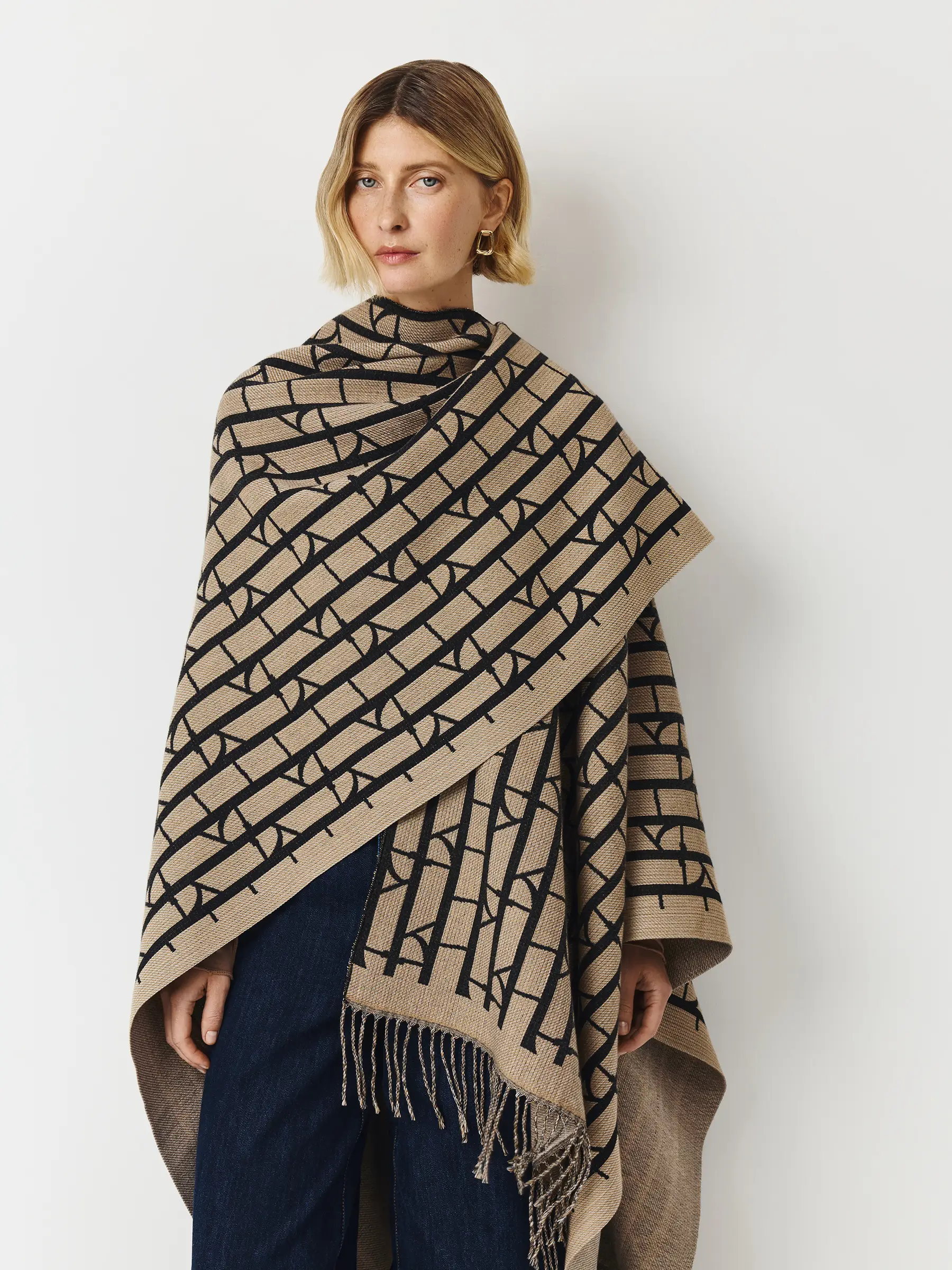 Пончо, Poncho