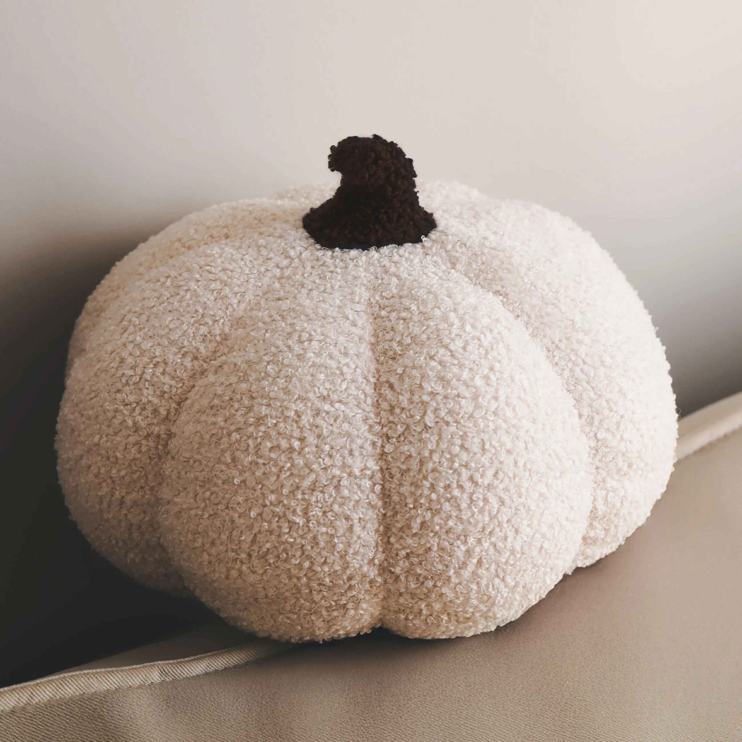Сәндік жастық, 31х15 см, букле, сүт түстес, Асқабақ, Boucle figure