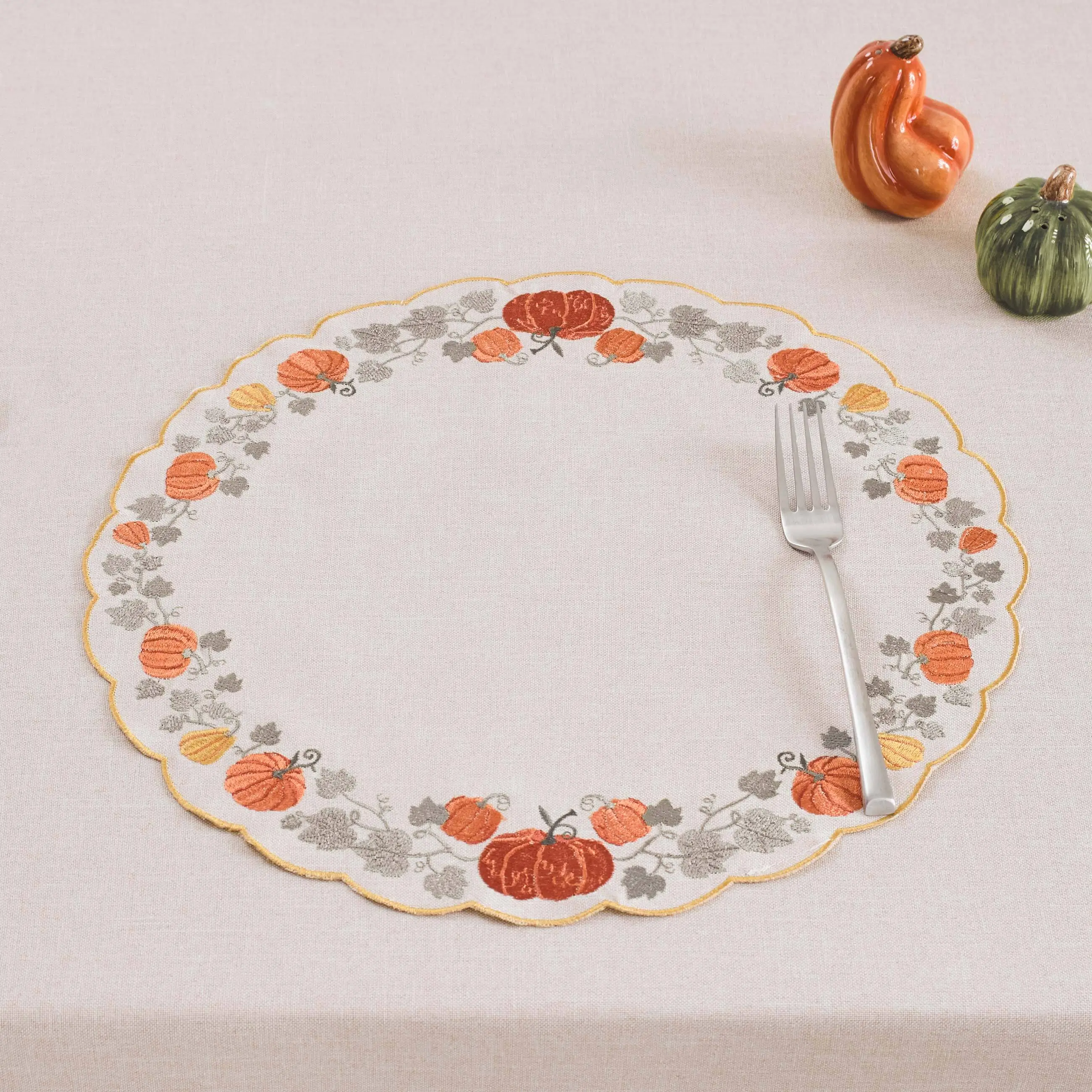 Салфетка под приборы, 38 см, полиэстер, круглая, бежевая, Тыквы, Colorful gourds