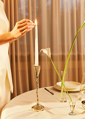 Свечи и подсвечники