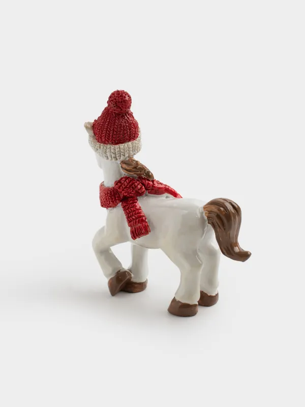 Мүсінше, 8 см, полирезин, сүт түстес, Қалпақ пен шарф таққан жылқы, Horse christmas, image-5
