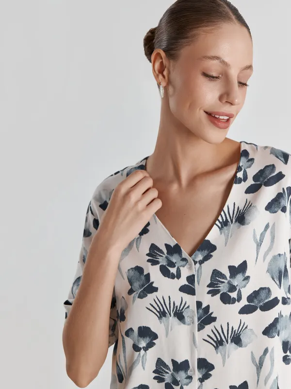 Рубашка женская, с коротким рукавом, вискоза, молочная, Синие цветы, Telia, image-3