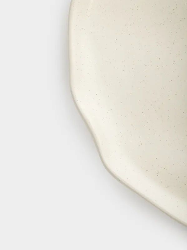 Тарелка обеденная, 27 см, керамика K, молочная, Мятый эффект, Crumple creme, image-2