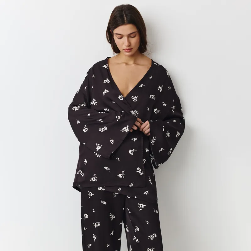 Әйелдер кимоносы, үйге арналған, өлшемі L, вискоза, ақ және қара, Гүлдер, Leyra