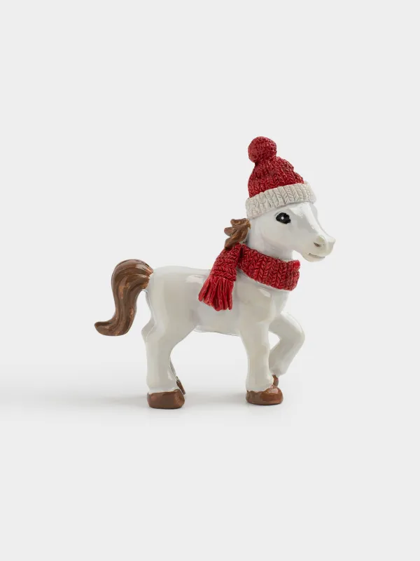 Мүсінше, 8 см, полирезин, сүт түстес, Қалпақ пен шарф таққан жылқы, Horse christmas, image-0