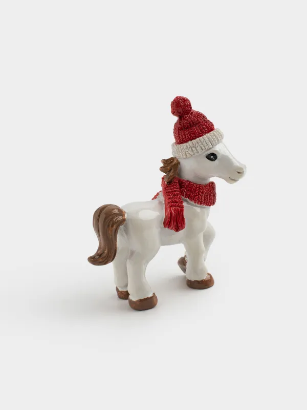 Мүсінше, 8 см, полирезин, сүт түстес, Қалпақ пен шарф таққан жылқы, Horse christmas, image-5