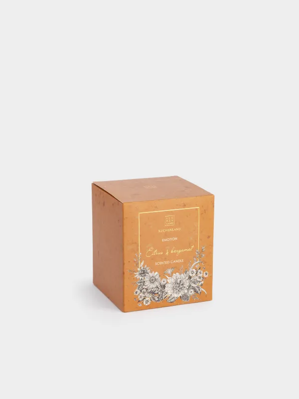 Шам хош иісті, шам ұстағышта. Хош иіс: жоғарғы ноталар - апельсин, бергамот; орташа ноталар -грейпфрут, ақгүл; негізгі ноталар - мускус. Өлшемі: 8х9 см.Материал: пальма балауызы, шыны. Балалардың қолы жетпейтін жерде сақтаңыз. Жанғыш заттардың жанында жақпаңыз., image-3