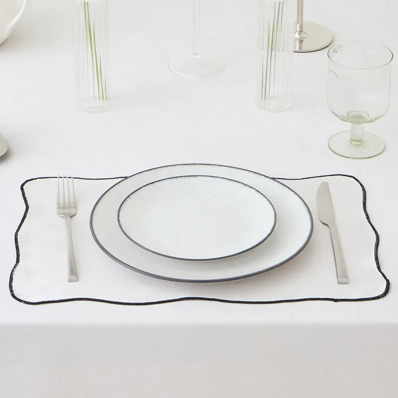 Аспаптарға арналған майлық, 30х45 см, шенилл, пішінді, сүт түстес, Қара жиек, Chenill framed