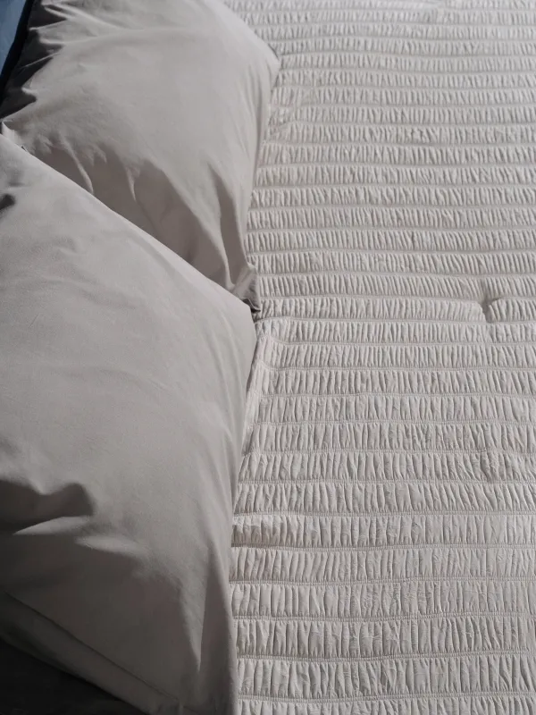 Покрывало, 220х240 см, стеганое, полиэстер/микрофибра, бежево-серое, Полосы, Stitch, image-3