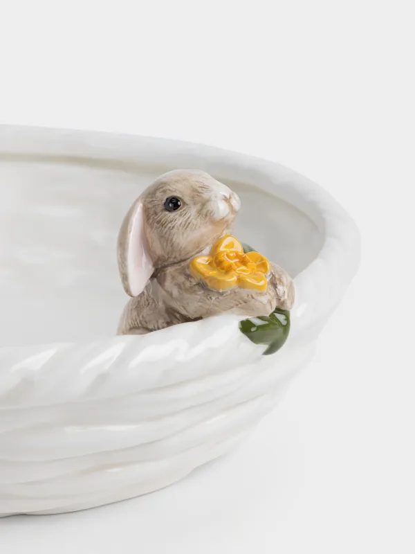 Терең ыдыс, 26х7 см, керамика, сүт түстес және сарғылт-қоңыр, Себетте гүлі бар қоян, Rabbit in narcis, image-2