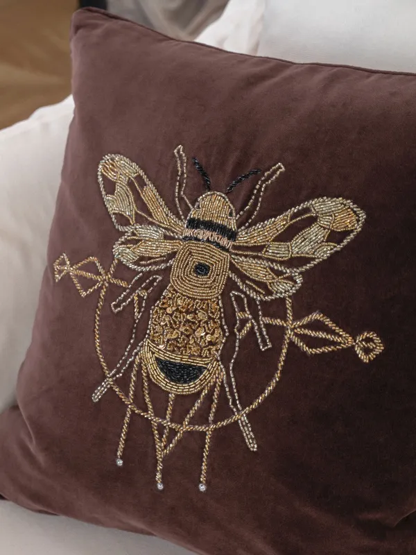 Сәндік жастық, 50х50 см, барқыт/моншақ, қоңыр, Түкті ара, Bugs, image-4