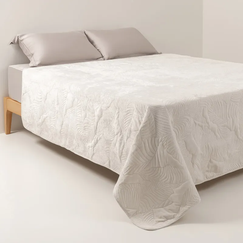 Покрывало, 220х240 см, стеганое, вельвет/микрофибра, молочное, Листья, Stitch velvet