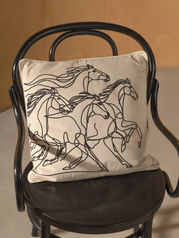 Сәндік жастық, 45х45 см, барқыт, сүтті қара, Жылқылар, Velvet, image-3