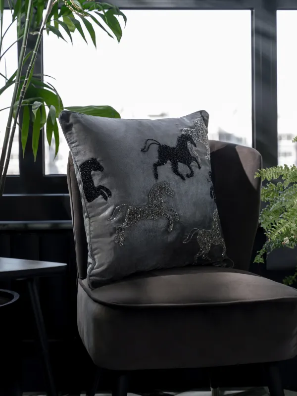 Сәндік жастық, 50х50 см, барқыт/моншақ, сұр, Жылқы, Horse, image-2