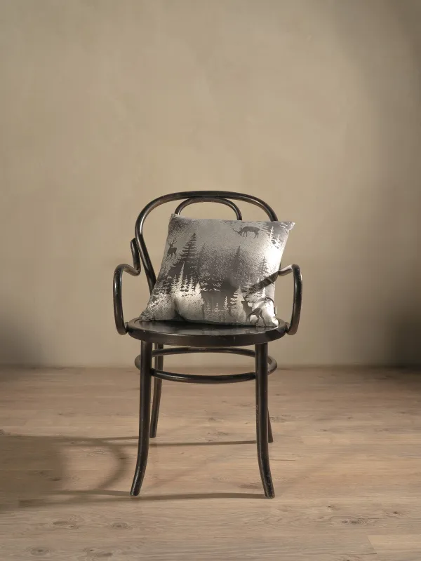 Сәндік жастық, 45х45 см, барқыт, күміс сұр, Ормандағы бұғы, Winter deer, image-2