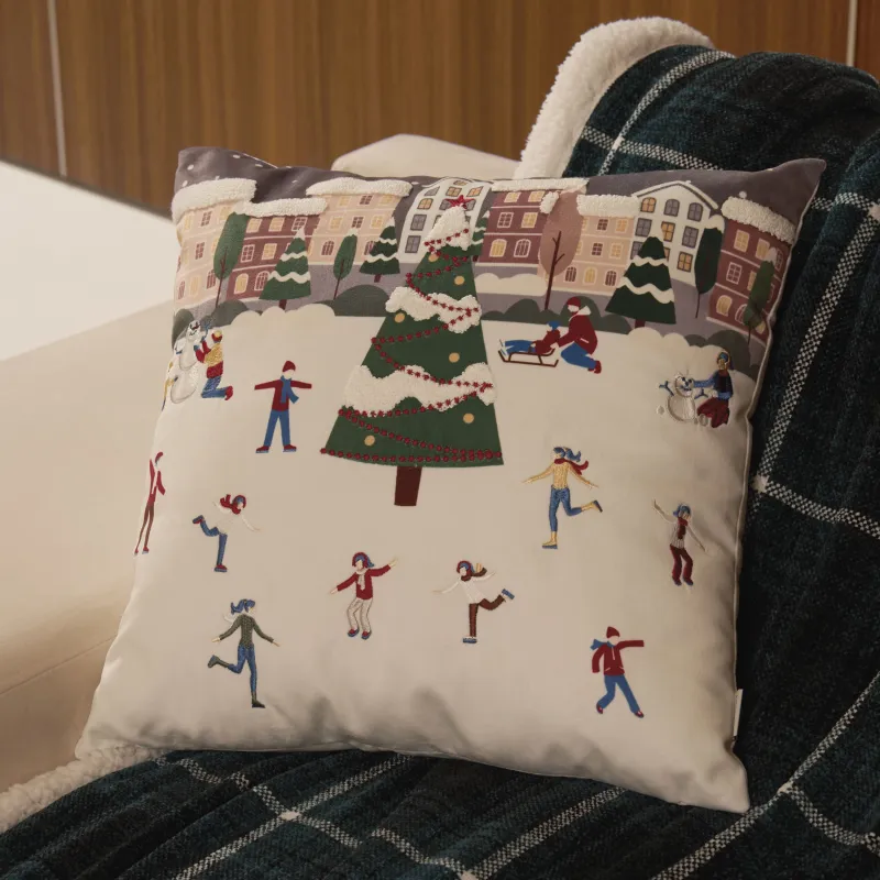 Сәндік жастық, 45х45 см, барқыт, сүт түстес сұр, Қысқы қызықтар, Ice skating