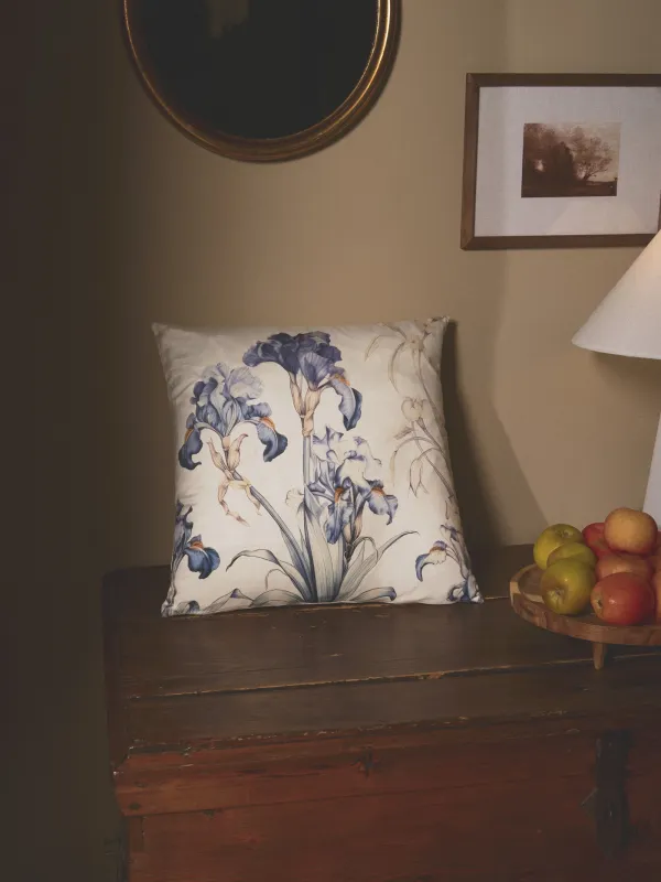 Подушка декоративная, 45х45 см, Ирисы, Iris garden, image-1