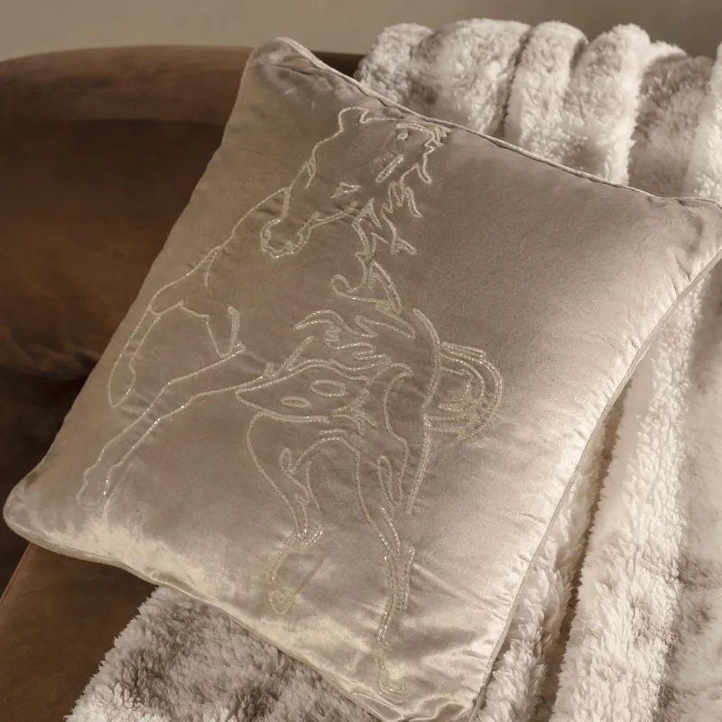 Сәндік жастық, 50х50 см, барқыт/моншақ, сүт түстес, Жылқы, Horse