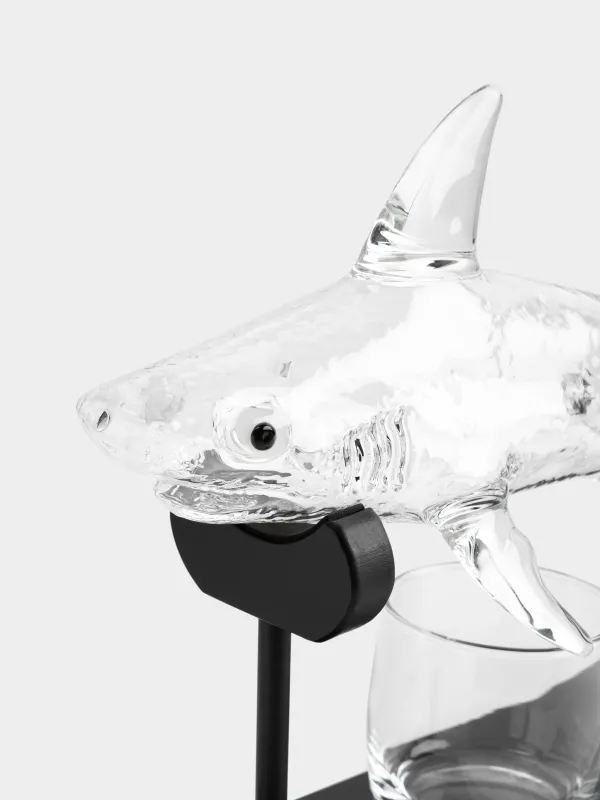 Сусындарға арналған жиынтық, 2 адам, 3 зат, тұғырда, графин/стақандар, шыны/ағаш, Акула, Bar, image-1