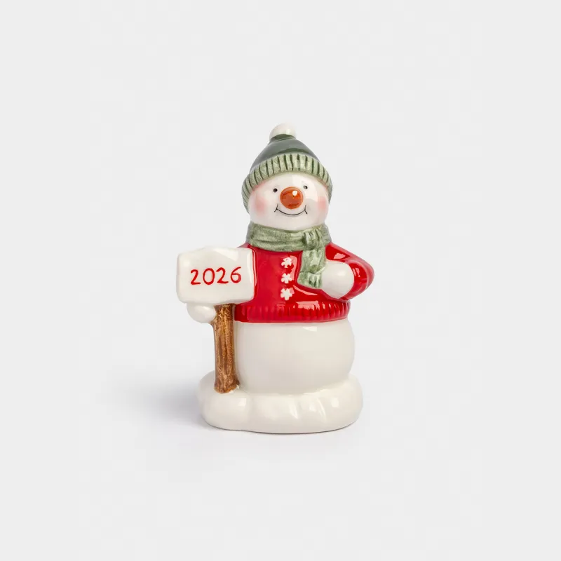 Статуэтка, 9 см, керамика, зелено-красная, Снеговик со знаком, Snowy