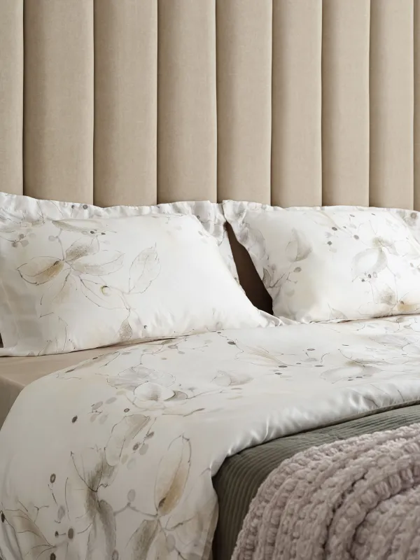 КПБ евро, тенсель 300 ТС, молочный, Цветы с ягодами, Tencel, image-0